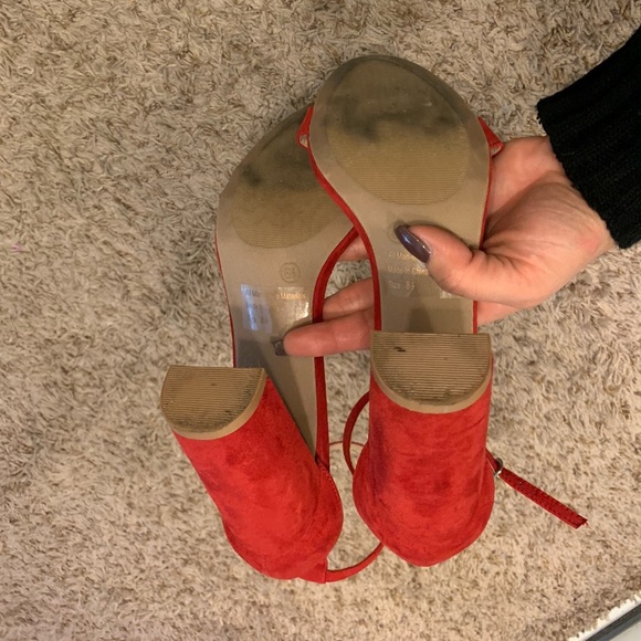 Red Heels - Picture 4 of 6